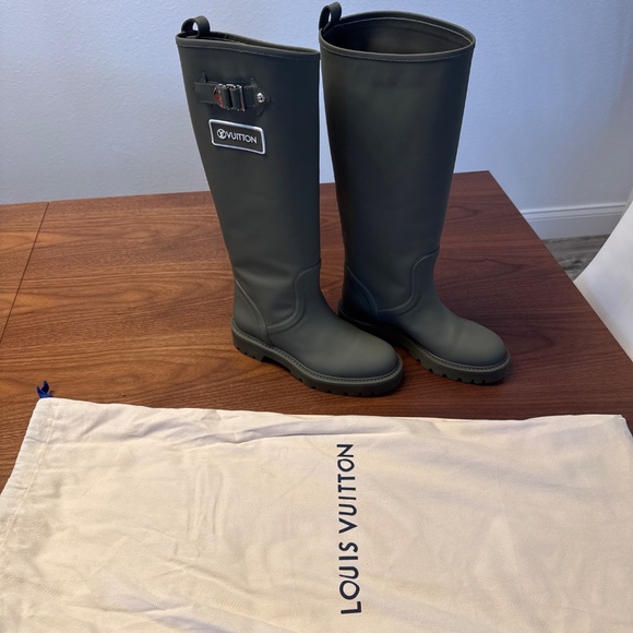 Louis Vuitton Rubber Calfskin Territory Flat High Boots Size 37 - Picture 4 of 4